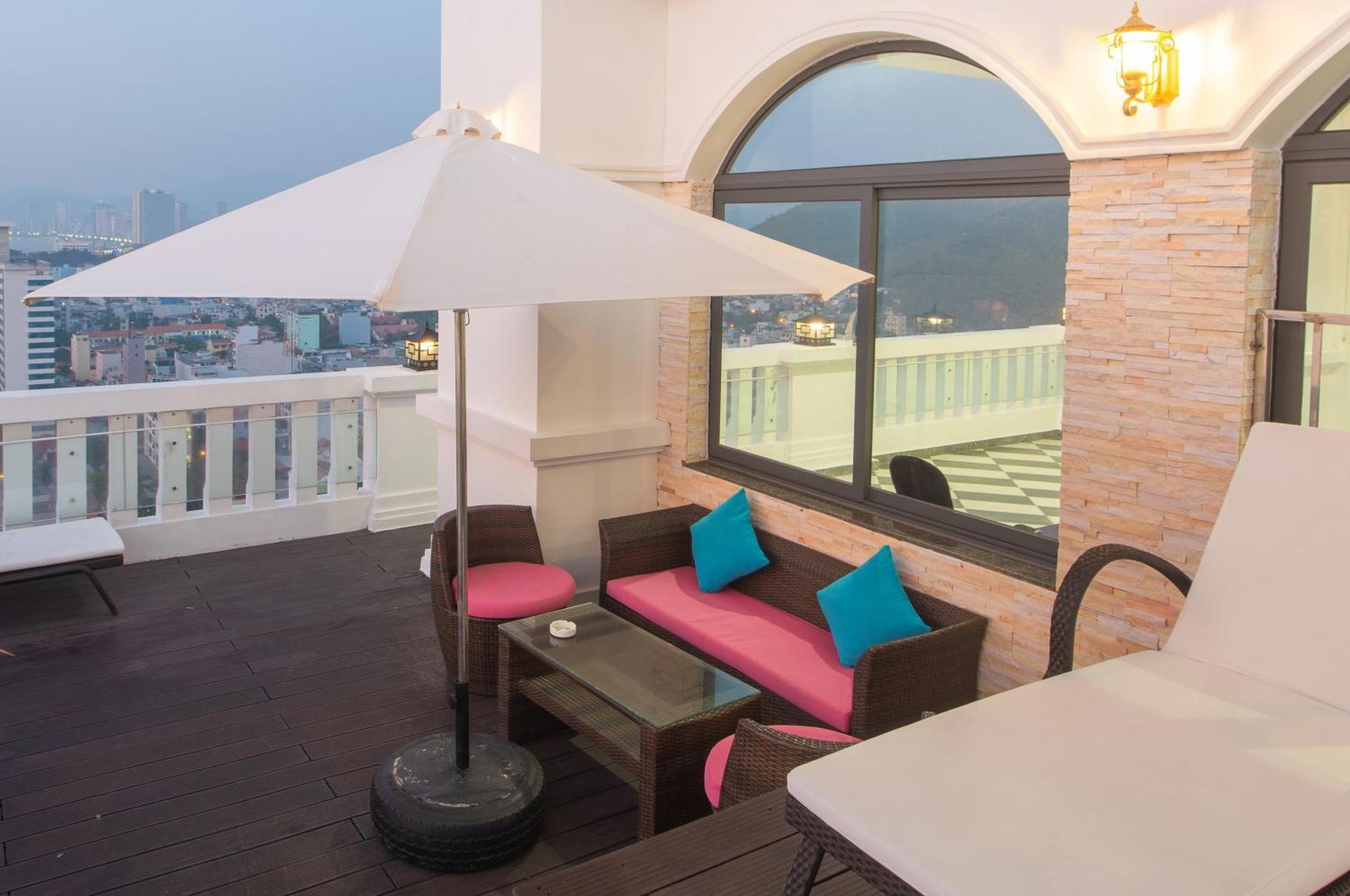Daphovina Hotel Нячанг Екстер'єр фото