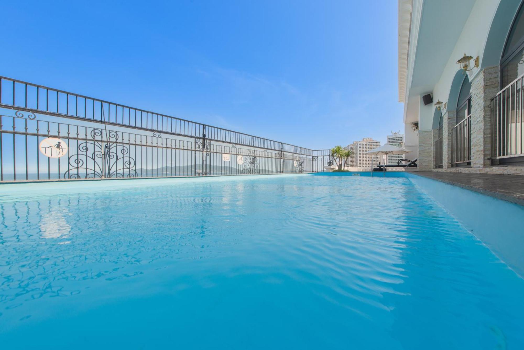 Daphovina Hotel Нячанг Екстер'єр фото