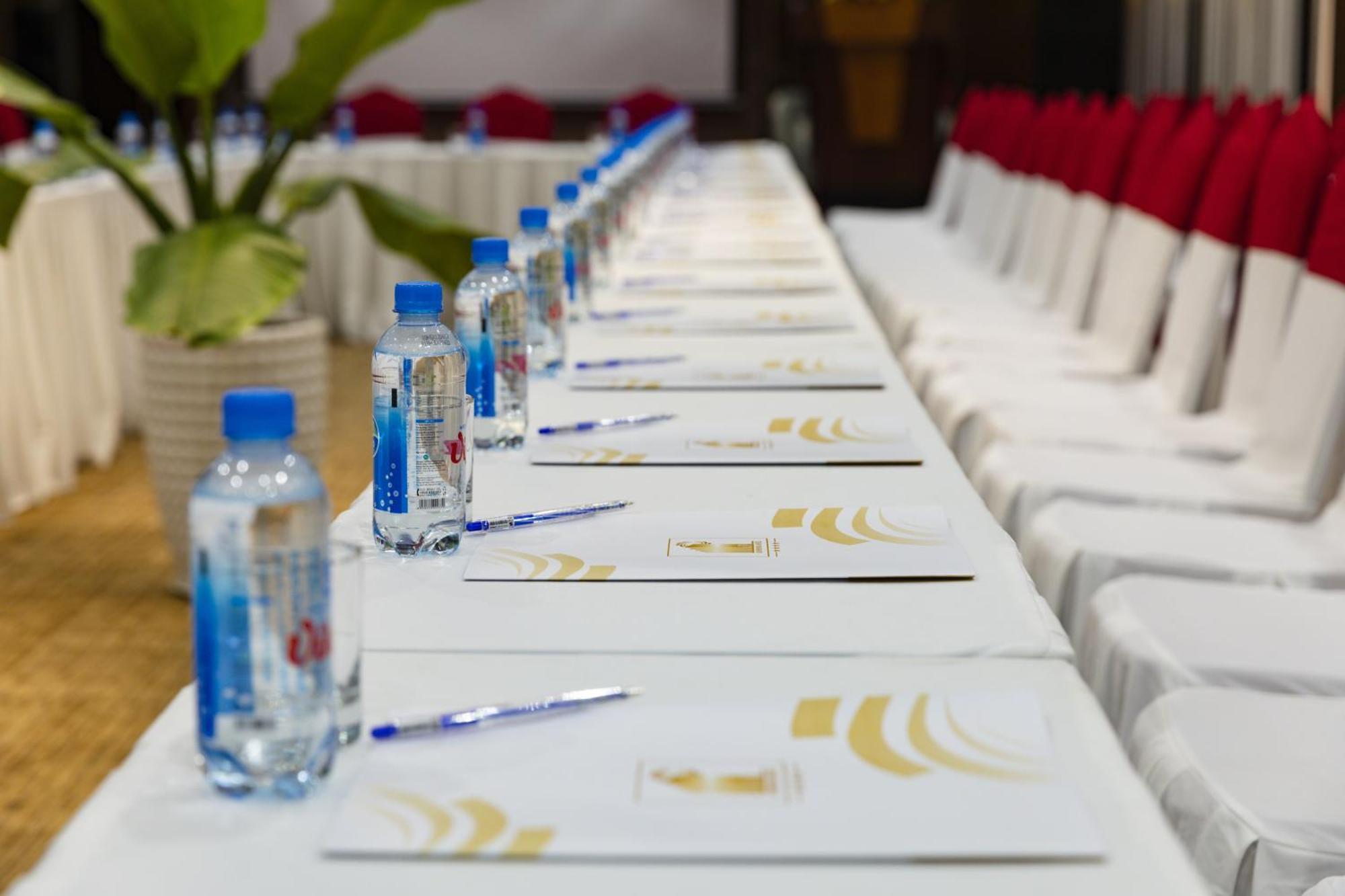 Daphovina Hotel Нячанг Екстер'єр фото