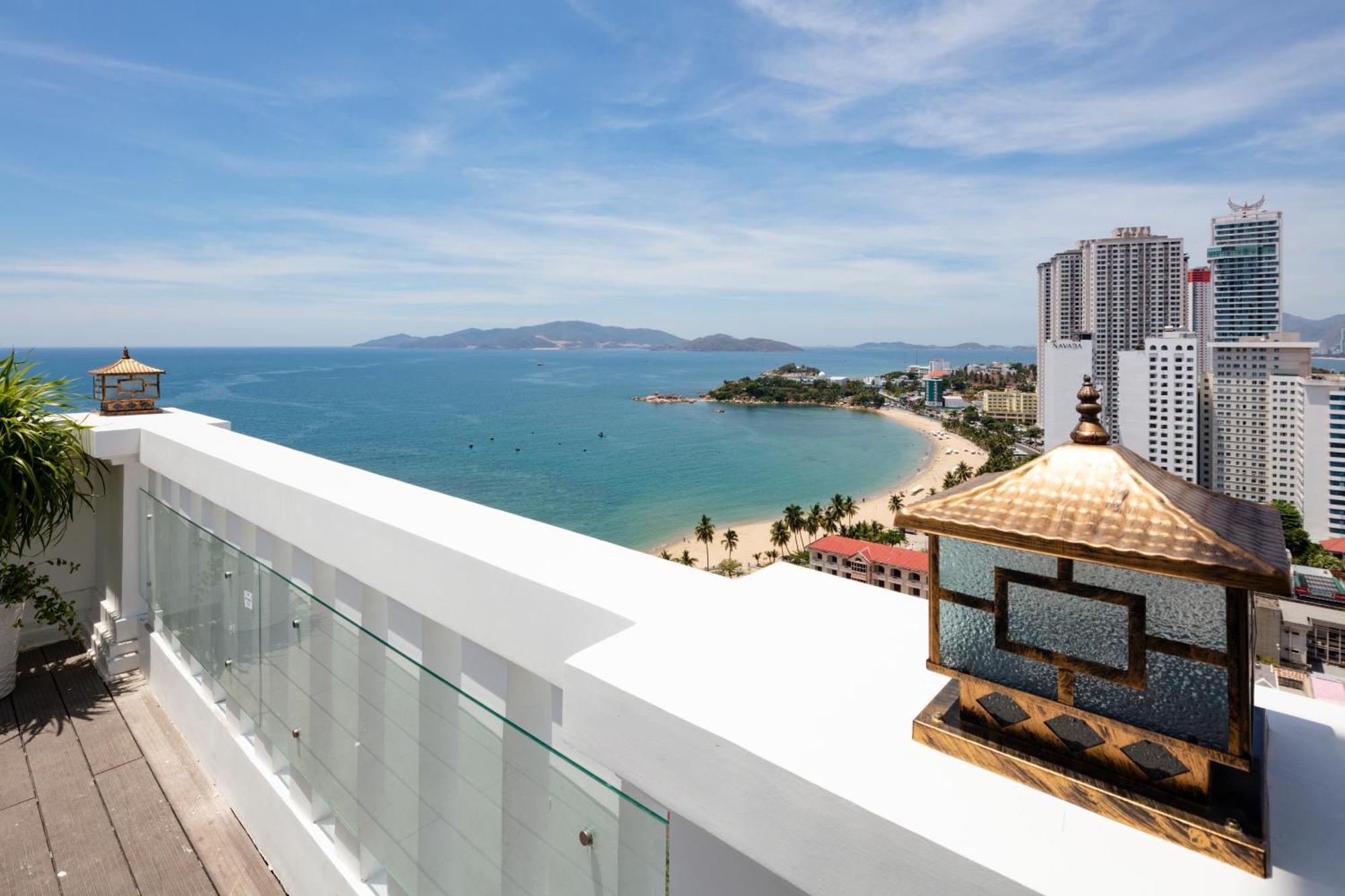 Daphovina Hotel Нячанг Екстер'єр фото