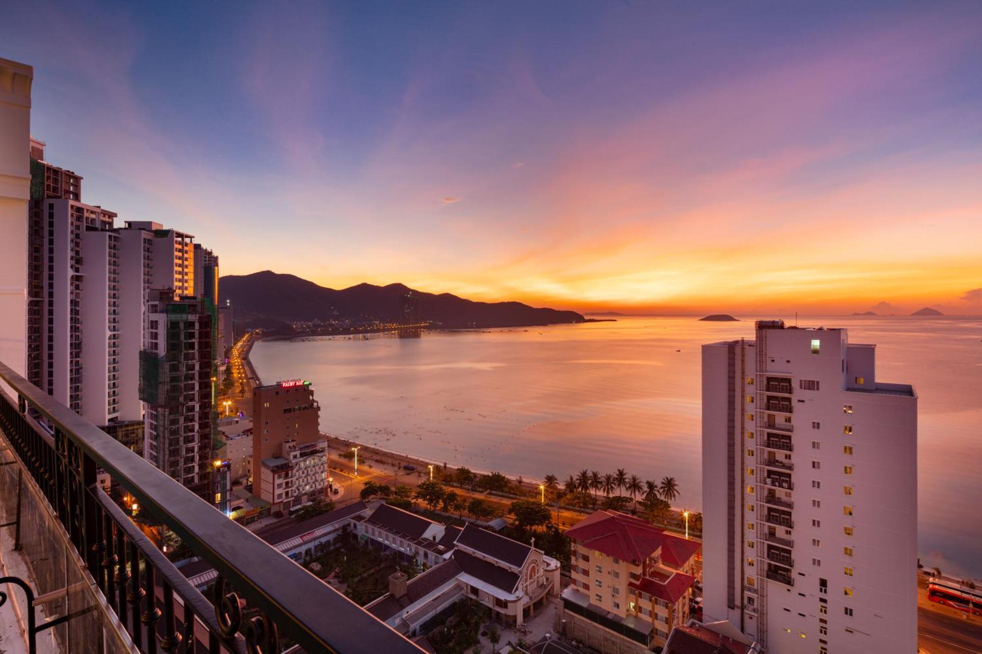 Daphovina Hotel Нячанг Екстер'єр фото