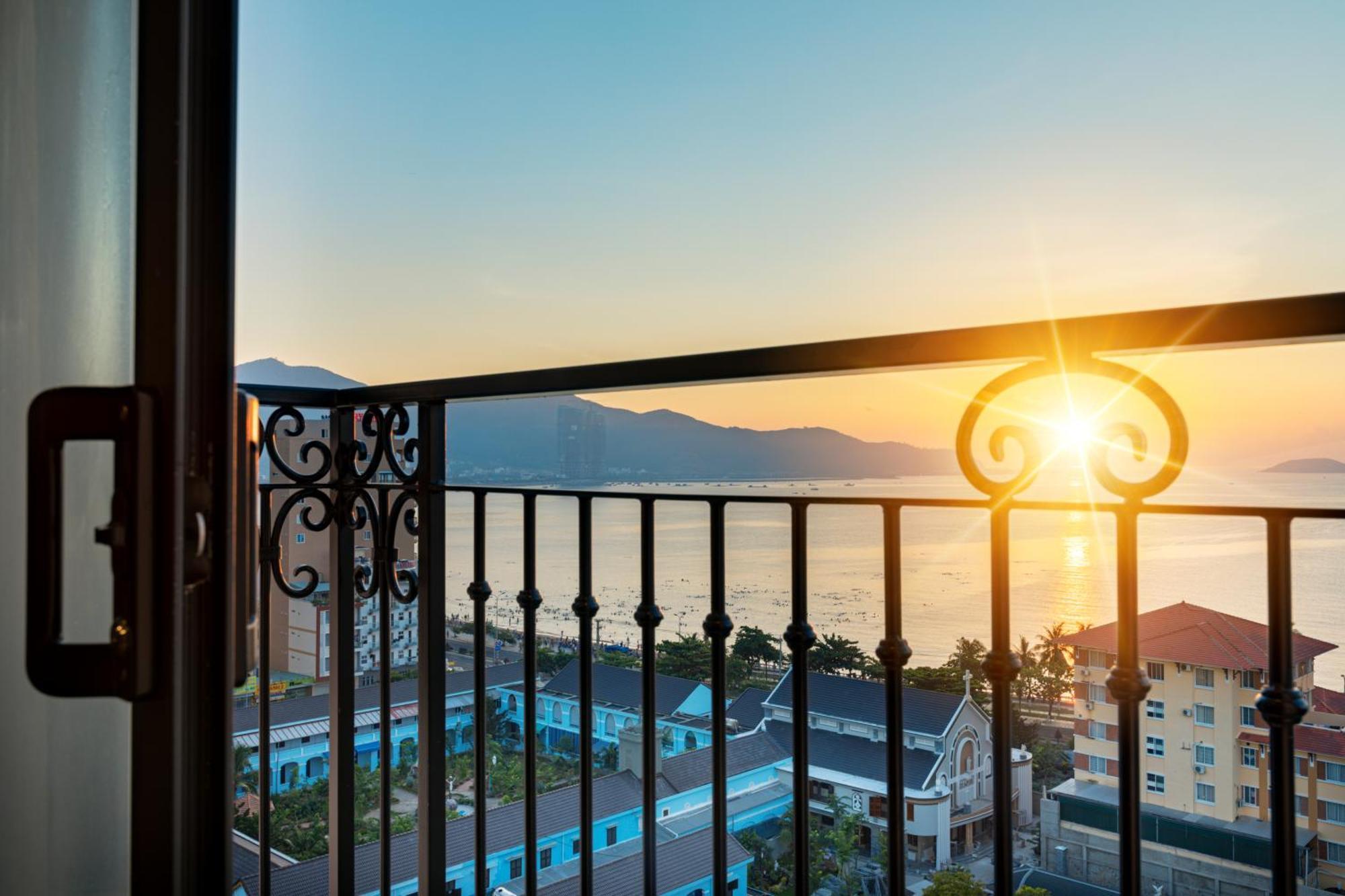 Daphovina Hotel Нячанг Екстер'єр фото