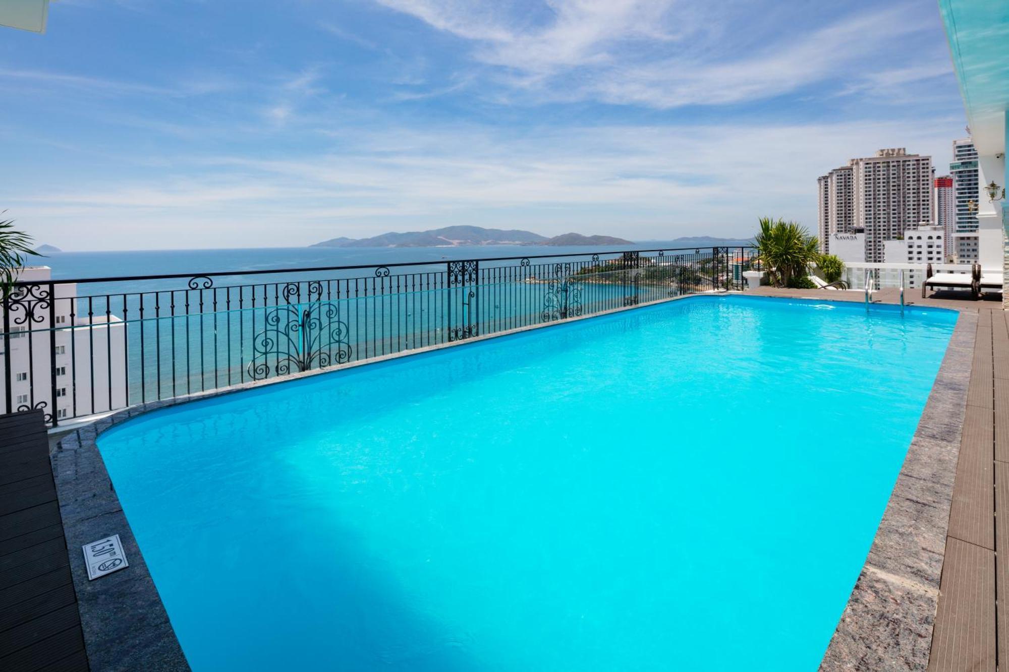 Daphovina Hotel Нячанг Екстер'єр фото